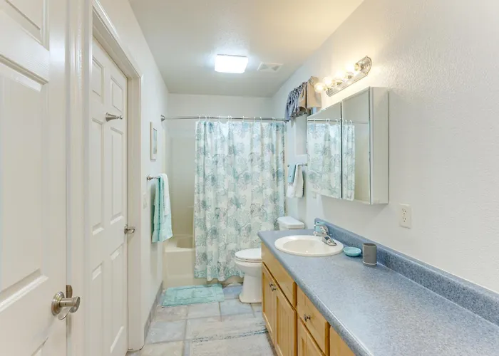 Mtn-view Casita W/ Rooftop Deck & Patio In Yuma!